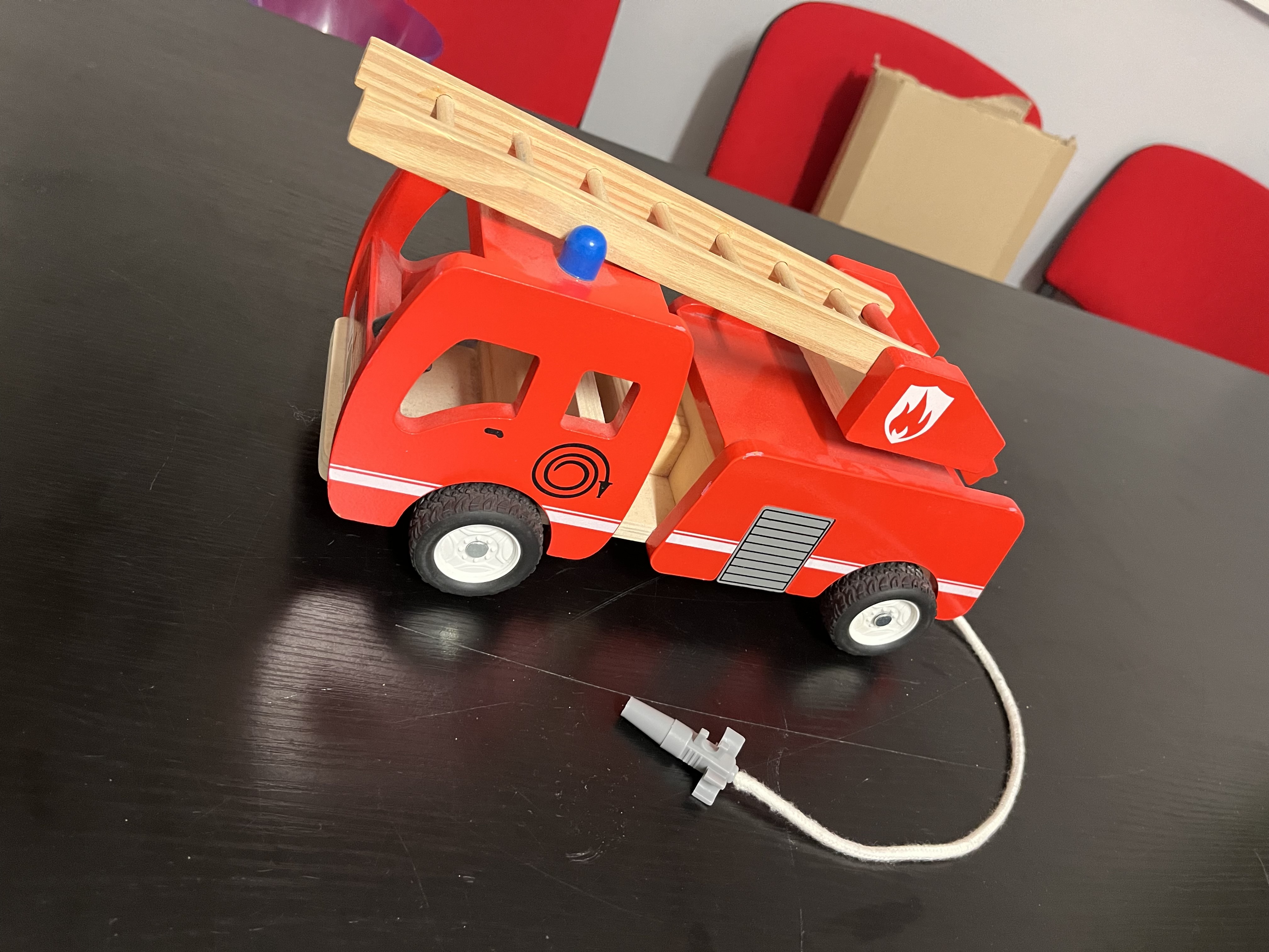 photo de Camion de pompiers en bois